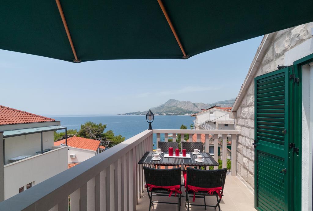 Apartments Larsen Omis Exterior photo